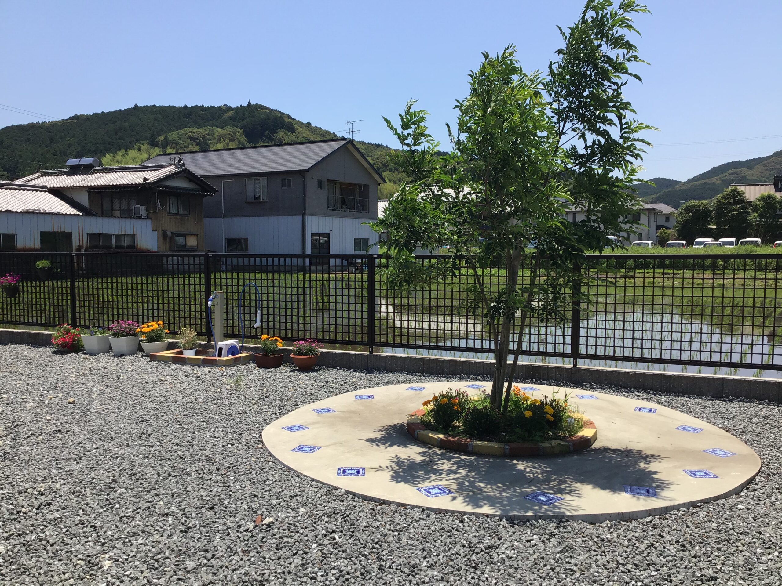 佐川町Y様邸植木レンガサークル